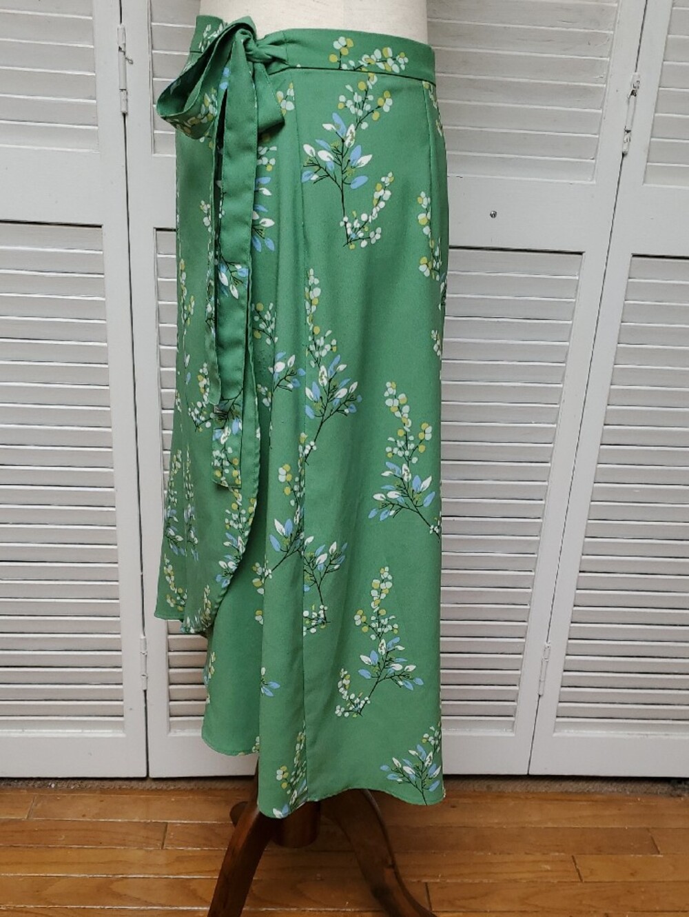 LOFT Green Floral High-Low Wrap Skirt with Tie - Picture 4 of 9